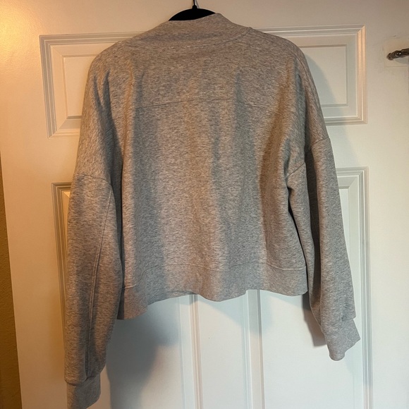 Cropped Sweater Fabletics - Picture 2 of 2